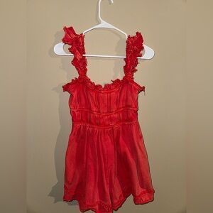 Cute ruffled romper! Perfect for the upcoming spring and summer. Has pockets!!